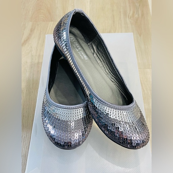 ✨2/$15✨NWOT-Sz.7-Flats with Sequins on Satin-Silver/Grey - Picture 3 of 4
